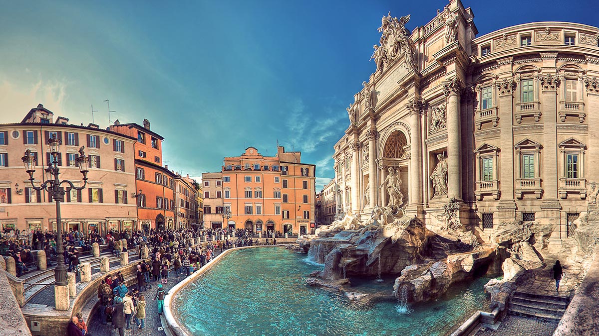 в италии фонтан треви